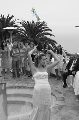 Palos Verdes bride throws her bouquet of flowers up for grabs..